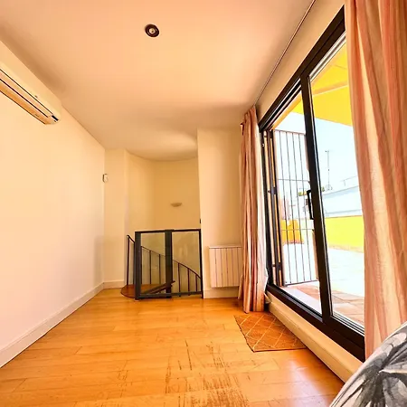 Penthouse Near Cathedral Private Rooftop Private Parking Séville