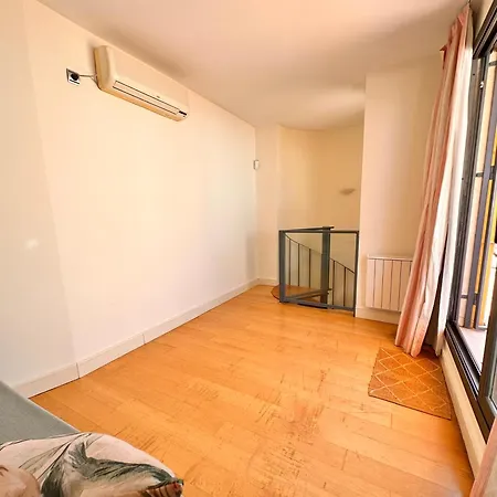 Penthouse Near Cathedral Private Rooftop Private Parking 公寓