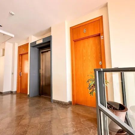 Penthouse Near Cathedral Private Rooftop Private Parking 公寓